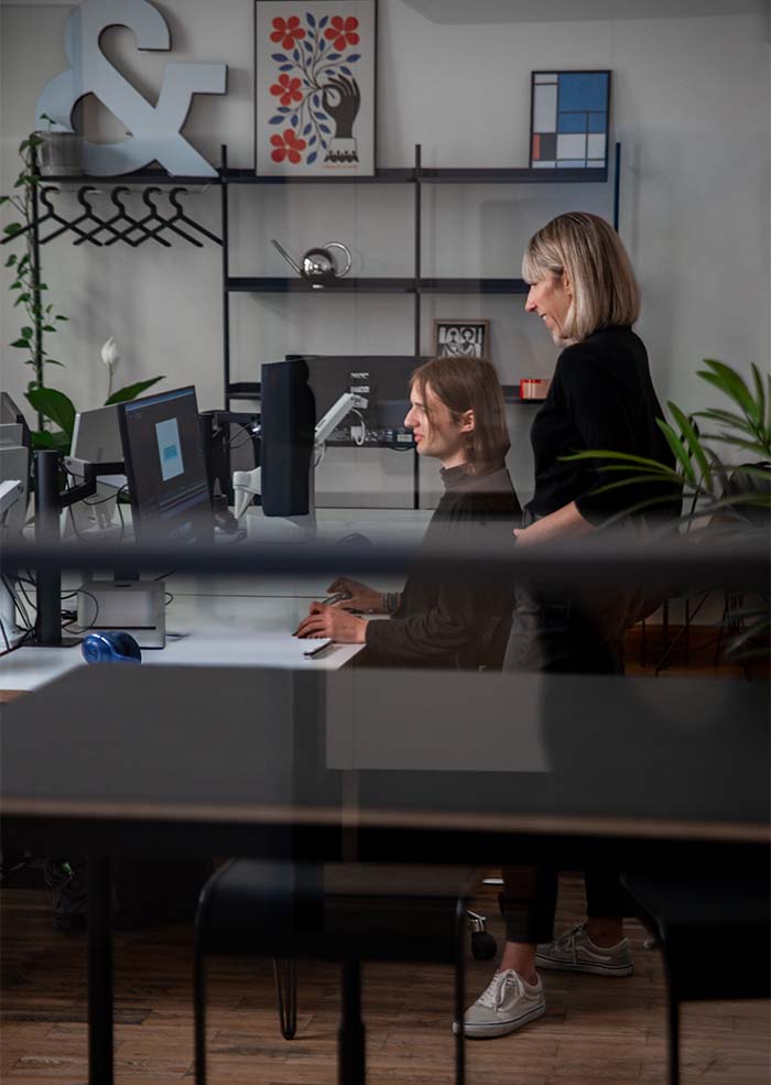 Das modern eingerichtete Office und Workspace des Motion-Design-Studios Herzblut & Bock in Mainz.